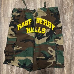GV Gallery raspberry hills camo shorts